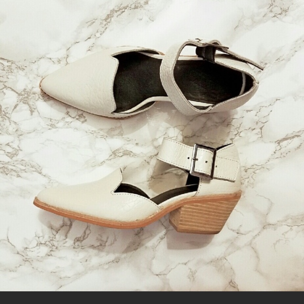 YES Mekong sandal style in white
